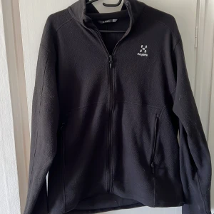 Haglöfs kofta  - Säljer min haglöfs kofta, Endast varit använd 2-3 gånger den är som ny