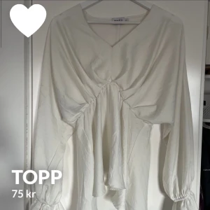 Blus - Vit blus från NA-KD Använd 1 gång Pris kan diskuteras 