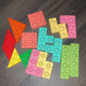 fidget toy pop it - pop it puzzle stora och små🫶🏻 alla för 35kr