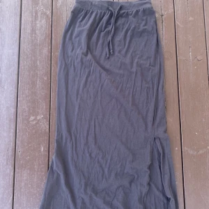 Maxikjol - Super fin kjol i super fint sick. Använt 3 gånger. Säljer pga för liten för mig