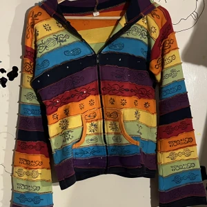 Hippie kofta - SÅ SNYGG kofta, väldigt stretchig!! Använd köp nu🤍