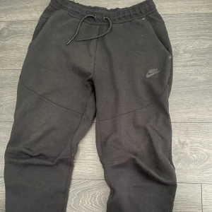 Nike Tech fleece byxor - Bra skick nypris 1149 kr