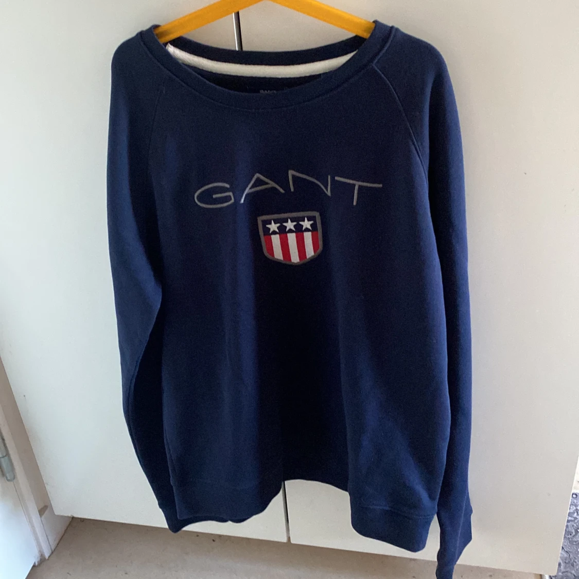 Marin Blå Gant tröja(L) 250kr