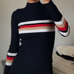 Långärmad randig topp - Långärmad randig topp i storlek M 