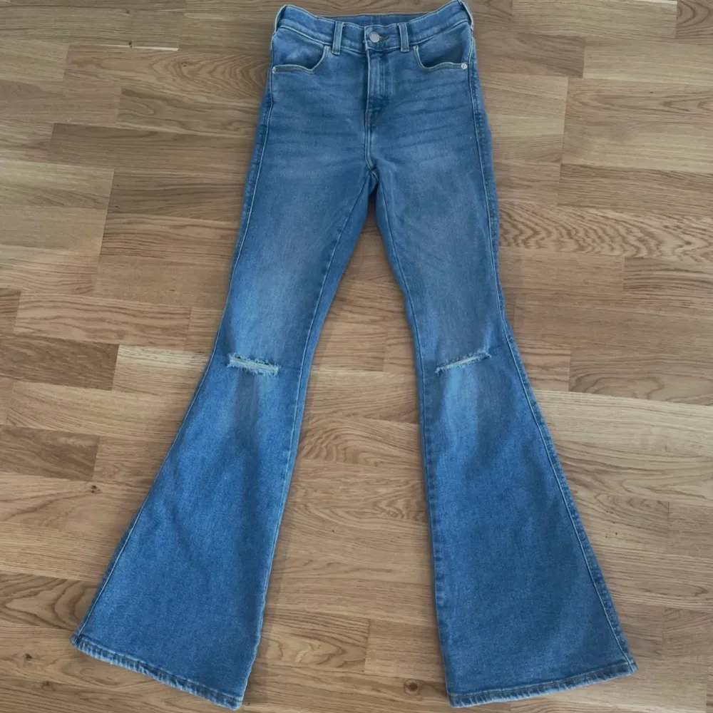 Oanvända Säljs tillsammans och ej separat Mycket stretch, passar dig som har s/m. Jeans & Byxor.