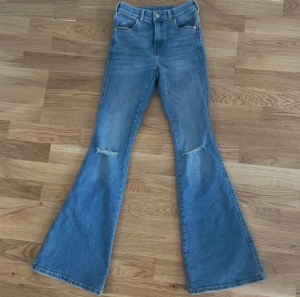 2 par bootcut jeans - Oanvända Säljs tillsammans och ej separat Mycket stretch, passar dig som har s/m