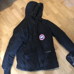 Canada goose jacka - Canada goose jacka Använd mycket Stl L 