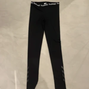 Träningsbyxor  - Säljer dessa träningsbyxorna från Hummel som aldrig är använda. Pris går att diskutera  