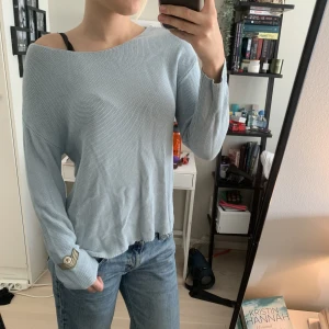 Jätte fin tröja med tryck vid armen! - As fin tröja från Rabalder med märket vid ärmen (se bild)  som tyvärr inte kommer till användning!!💕