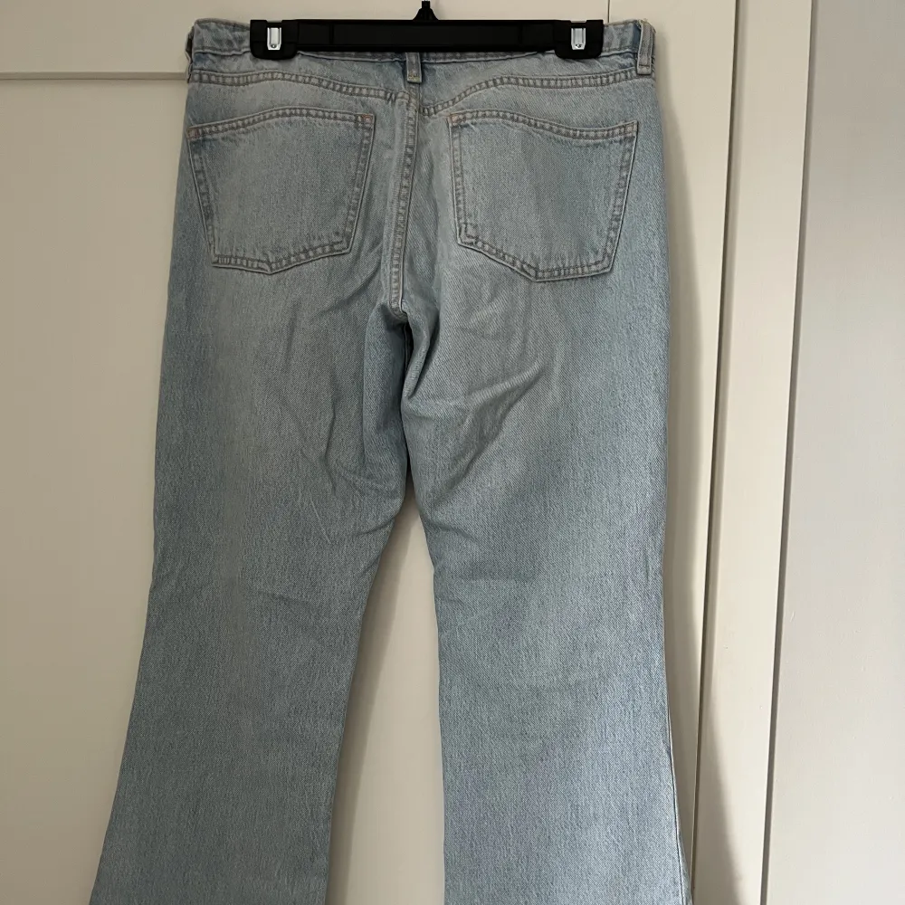 Väldigt lågmidjade Jeans från Zara. Knappt använda . Jeans & Byxor.