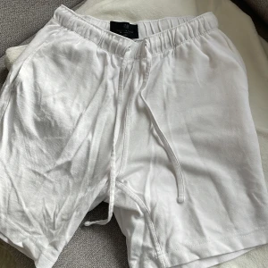 Mjukis shorts  - Vita mjukisgorts 
