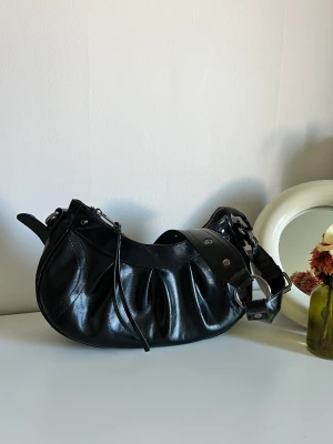 Axelremsväska - Fin väska som bara använts fåtal gånger💙