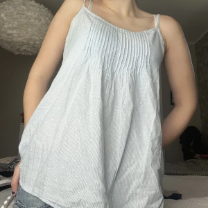 Volangtopp - Så gulligt volang linne💖