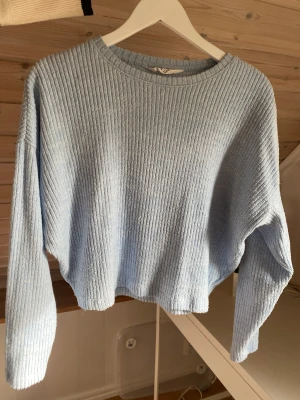 Tröja - Använd 1 gång från HM barn men funkar för xs/s