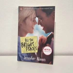 All the bright places  - Prisbelönt bok som har gjorts till en Netflix film! Läst men ryggen är inte bruten 🩵