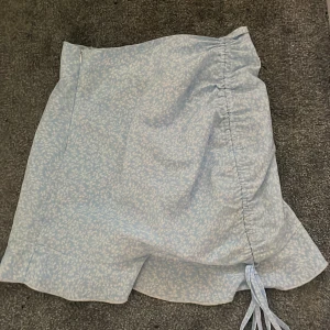 Kjol - Jättesöt kjol i bra skick, knappt använd. 