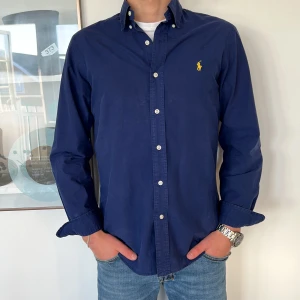 Ralph Lauren Skjorta  - Ralph Lauren Skjorta - Storlek: M - Skjortan är i fint skick - pris: 399 sek - Nypris 1495 sek