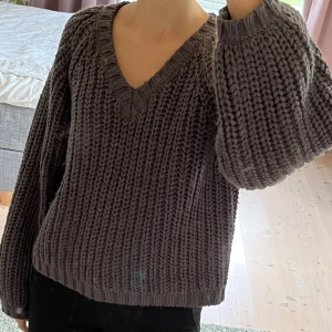 Stickad tröja - Brun/grön stickad tröja från Culture i storlek M, passar även S. Fint skick. 