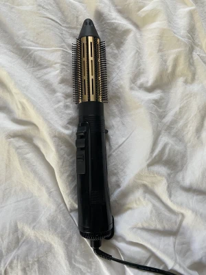 Värme borste  - Säljer en värme borste då den inte kommer till användning!💗