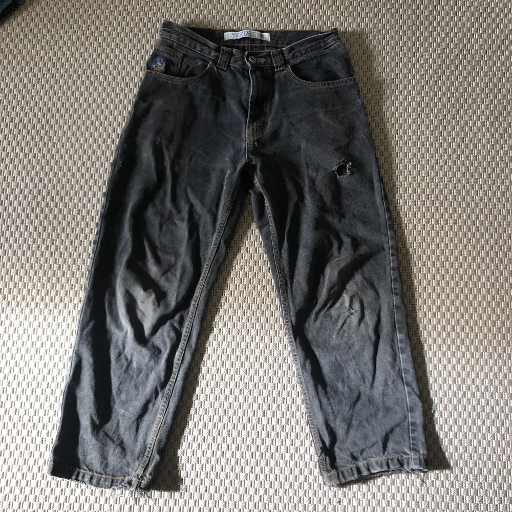 Polar skate co jeans, modell 93 denim i storlek 28/30, använda o lite slitna. Jeans & Byxor.