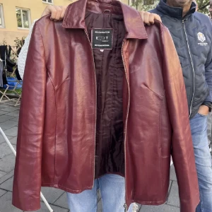Läderjacka - Intressekoll på denna super fina och äkta läderjacka från exit. Köpt här på plick! (Lånad bild)