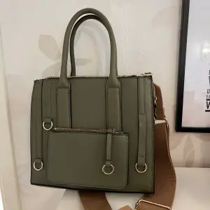 Säljer en mörkgrön väska från H&M som jag aldrig har använt 🌸