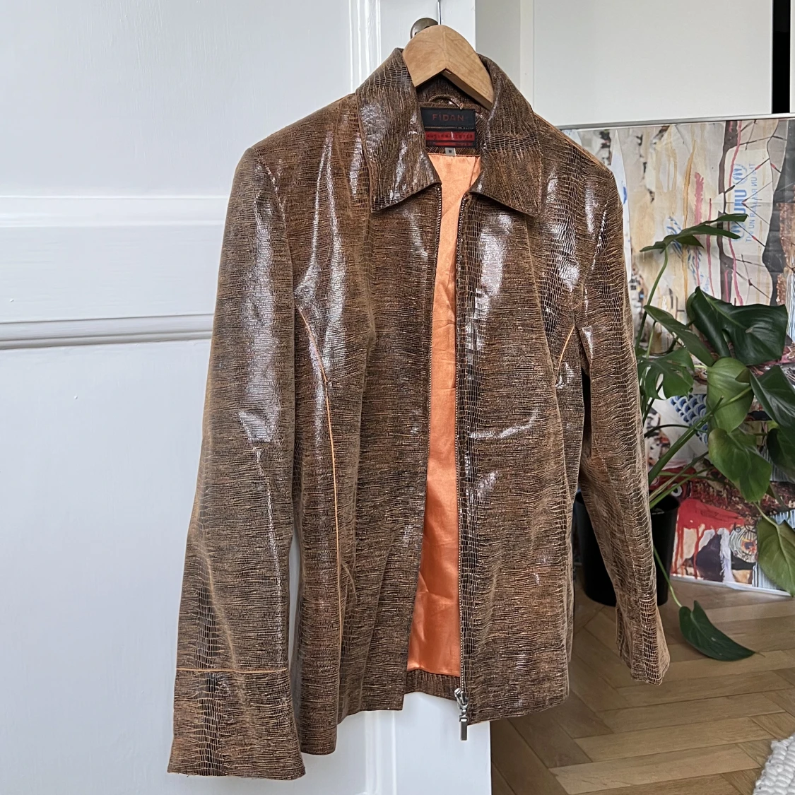 Skinnjacka brun, krokodilmönster  - 90