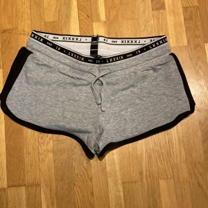 Shorts  - Grå shorts i mjukis tyg