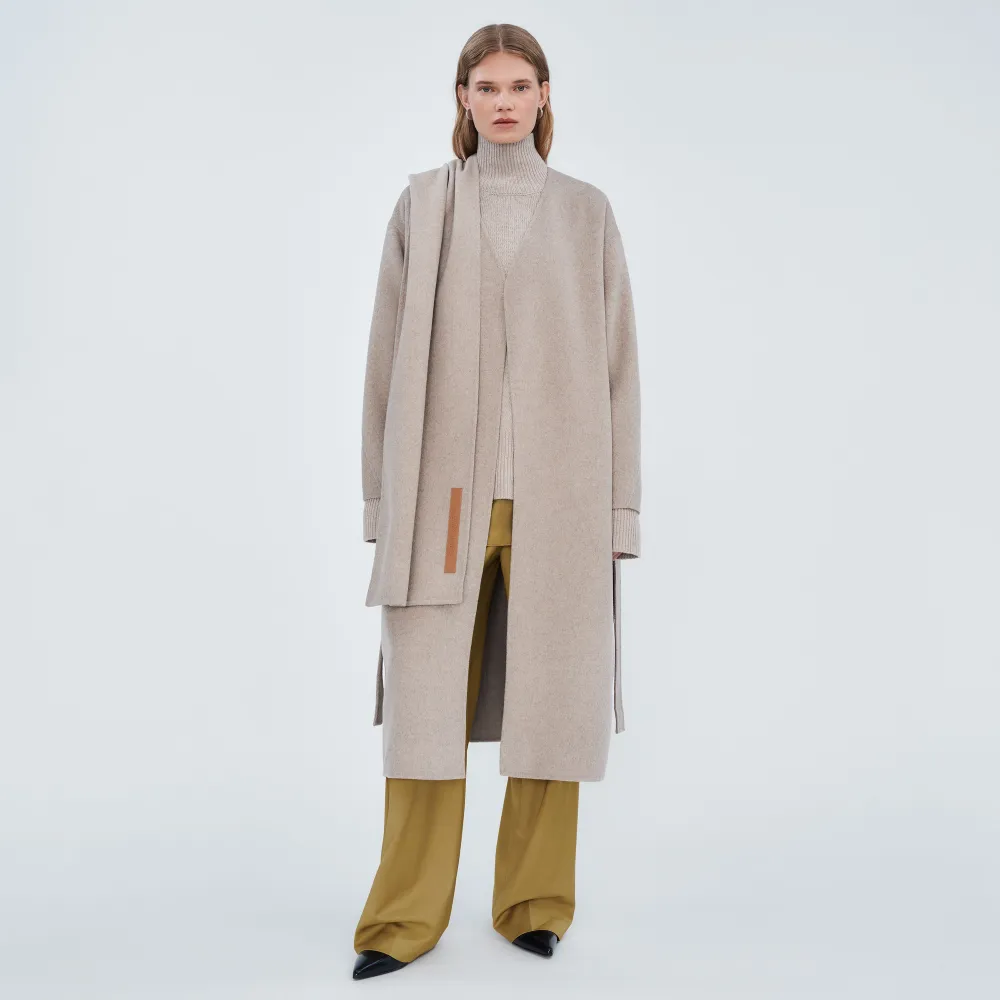 Oldmoney style coat which is wool 68% coat from Carin Wester. Great condition, Suitable for the season. The color is bit ecru, gray-ish beige.   Original price : 2999kr  Length : 120cm Size 38 but can fit 38-42 since it's oversize. Open for an offer.. Jackor.