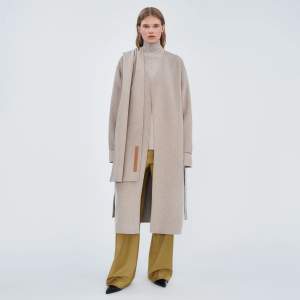 Oldmoney style coat which is wool 68% coat from Carin Wester. Great condition, Suitable for the season. The color is bit ecru, gray-ish beige.   Original price : 2999kr  Length : 120cm Size 38 but can fit 38-42 since it's oversize. Open for an offer.