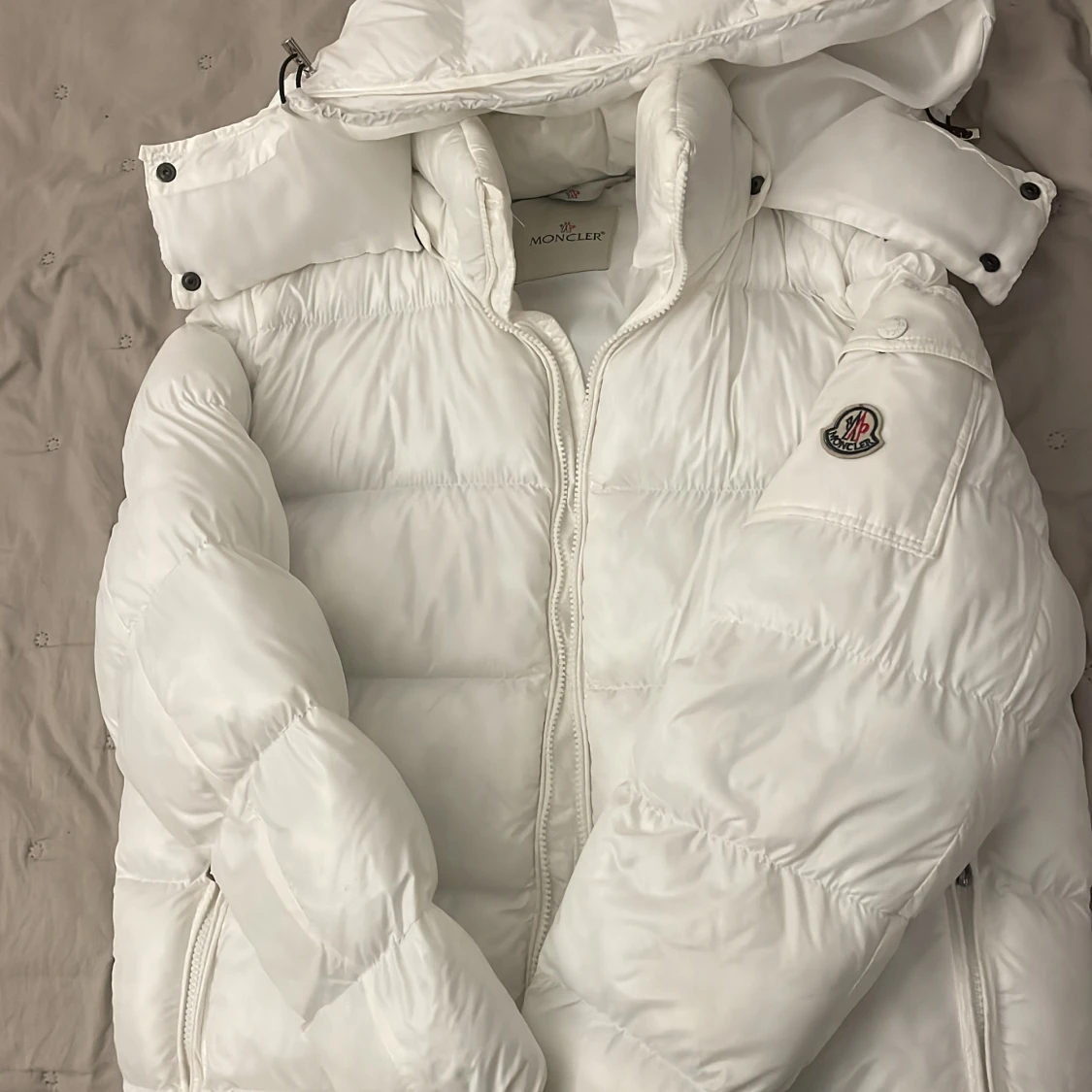 Moncler vitt size 2 