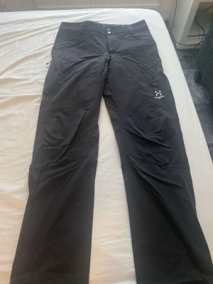 Byxor  - Byxor från haglöfs med vind material, inga skador eller fläckar, mycket bra skick, använt få gånger.