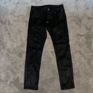 Philipp plein jeans - Använd fåtal gånger och har inga skador eller slitningar. Super straight cut. Äkta vara