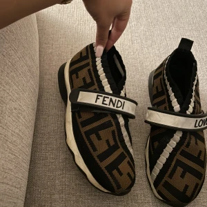 Fendi skor  - Använts ett par gånger men i bra skick 