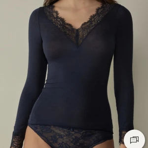 Intimissmi tröja  - Säljer min jätte fina intimissimi tröja med spets. Jätte bra skick. 