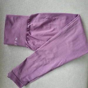 Nvgtn  - Använda 1-2 gånger och säljs då de tyvärr inte används.  Storlek xsmall 