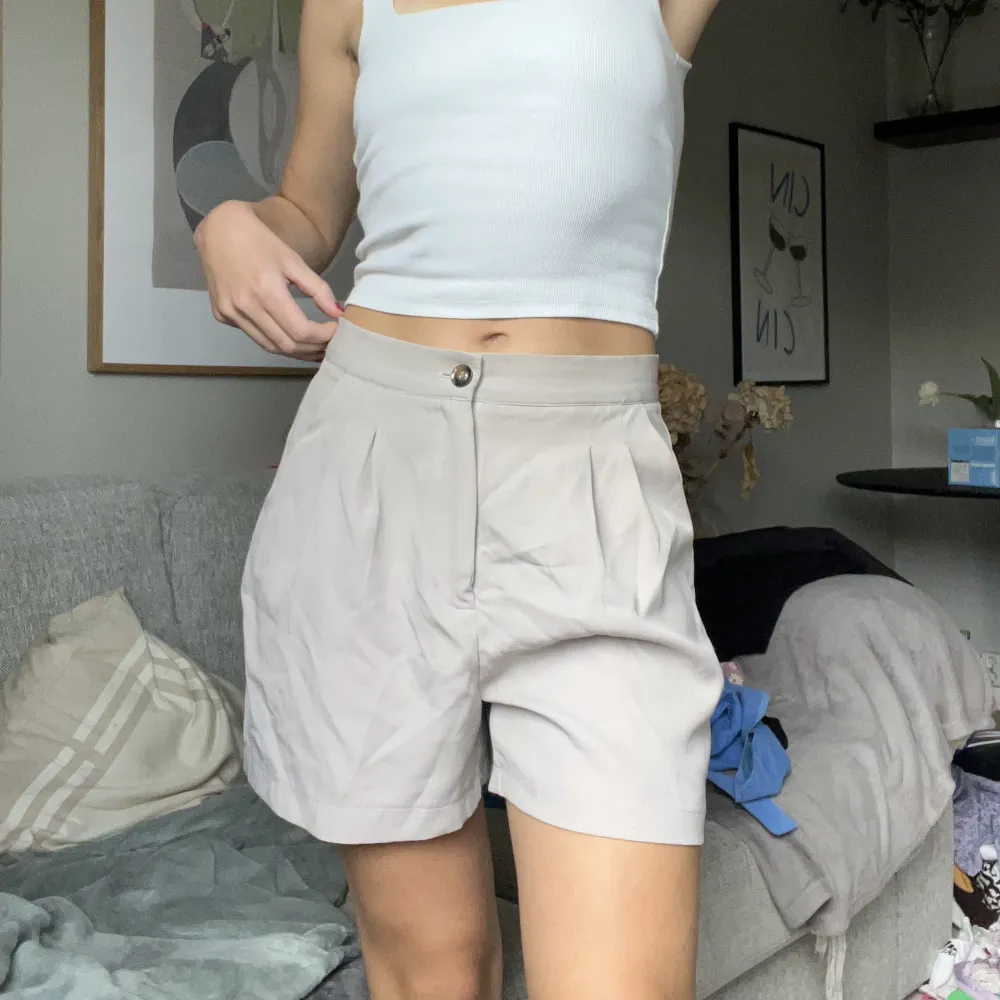 Beiga tunna shorts. Köpta fråm shein, storlek M. Shorts.