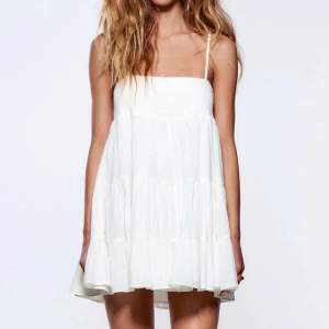 Jättefin vit klänning! Älskar denna såå mycket men har liknande och därför används inte denna lika mycket