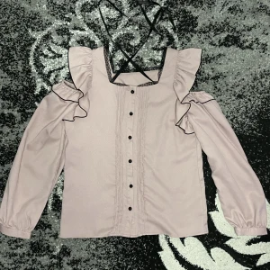 Ma*rs blis - Blus från det japanska märket Ma*rs. Perfekt till jirai Kei! Gott skick!