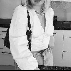 Zaratopp - Fin Zaratopp som är mycket användbar och går att matcha till det mesta💞storlek XS men passar även mig som har S-M i vanliga fall.