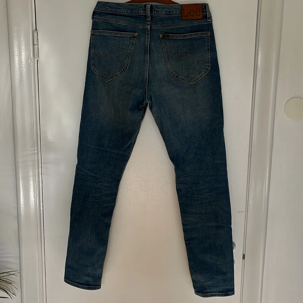 Lee jeans i storlek 32/34. Skicket är mycket bra utan defekter. Dm för frågor osv. . Jeans & Byxor.