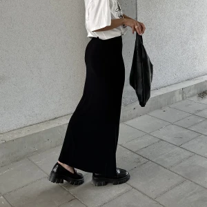 Bikbok Maxikjol - Bikboks slutsålda ”second skin maxiskirt”. Storlek xs och använd 2-3 gånger, skicket är som nytt.