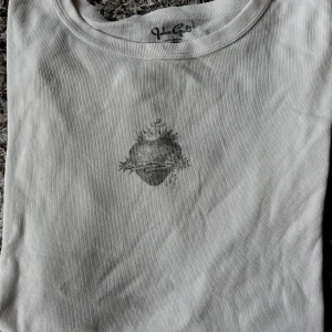 Långärmad tröja  - Långärmad tröja från Brandy Melville🤍super fint tryck på och bra skick! 