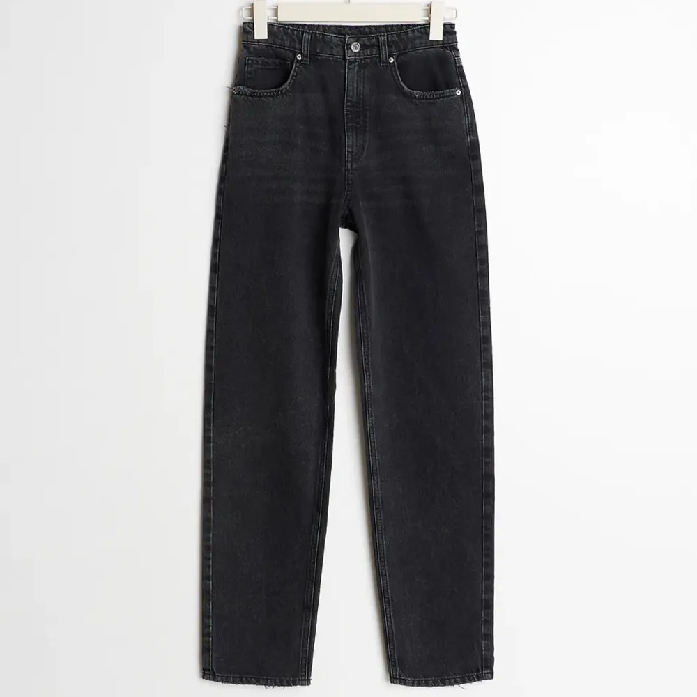 Straight Jeans ifrån Gina tricot Young! Skick:4/5 Nypris: 299kr Mitt pris: 60kr. Jeans & Byxor.