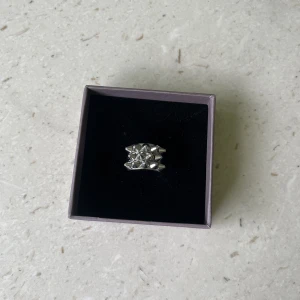 Edblad ring  - Säljer min super fina Edblad ring då ja bytt till guldsmycken, Den är i storlek L (18,5mm), pris kan diskuteras💕