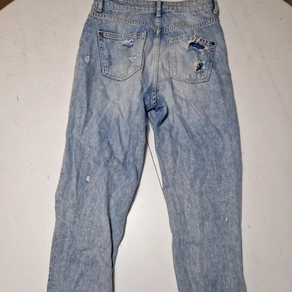 Schyssta casual jeans från Mango i stl 32. Jeans & Byxor.