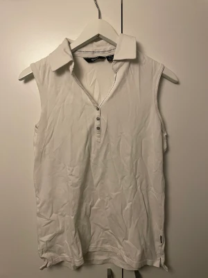 Linne med krage - STORRENSNING! Linne med krage (tennis vibe)