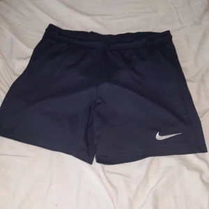 Nike tränningsahorts - Säljer mina nike tränningsshorts för att dom är små. 7/10 skick