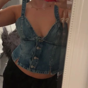 Jeans topp - Super fin jeans topp som jag aldrig andvänt, mycket bra skick så att säga!❤️💓