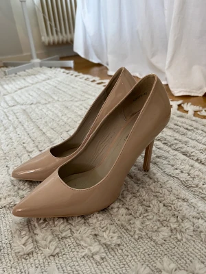 Nude Klackskor Nly Shoes - Använda en gång på balen, normala i storleken